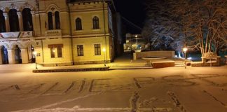 Polițiștii caută semnatarul mesajului injurios din Piața Prefecturii!