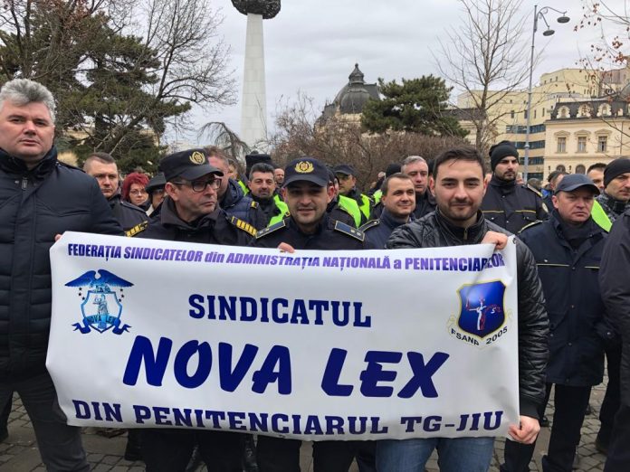 GALERIE FOTO: Salariați ai Penitenciarului Tg. Jiu, la protestele de la București