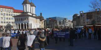 200 de profesori din Gorj, în stradă