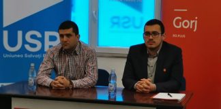 USR şi PLUS, în stradă. „Vino să semnezi, ca să ai ce să votezi!”