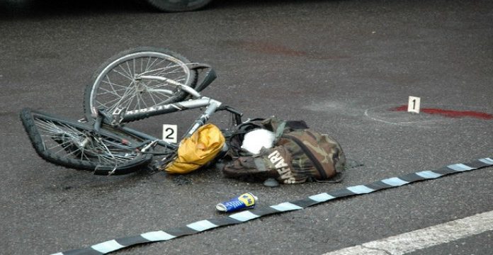 Biciclist cercetat după ce a căzut în șanț