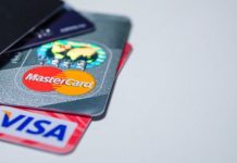 Bucureștean reținut după ce a făcut cumpărături pe internet cu cardul unei femei din Tg-Cărbunești