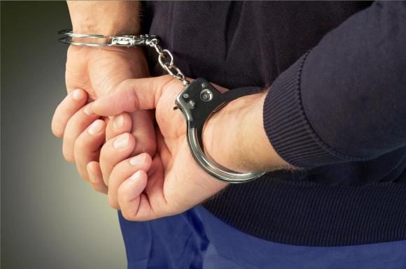 Doi bărbați, reținuți de polițiștii din Târgu-Cărbunești