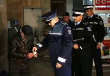 Agenții de la Locală, în acțiune printre sutele de oameni fără identitate