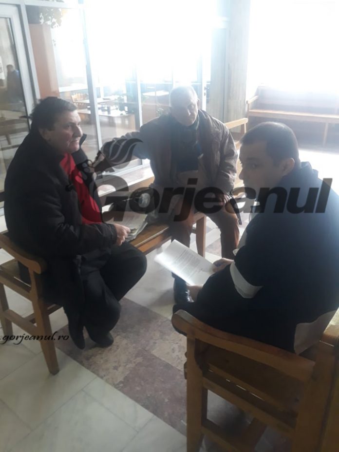 protest avocati banderole