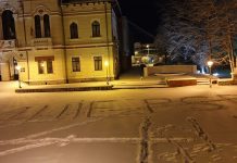 Foto: Mesaj injurios scris în fața Prefecturii Gorj!