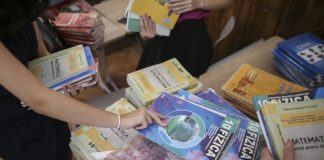 Se caută profesori pentru evaluarea manualelor școlare