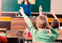 Elevii revin, de astăzi, în bănci