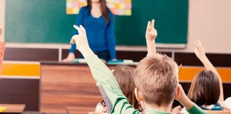 Elevii revin, de astăzi, în bănci