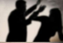 Obligat să stea departe de mamă, după ce a amenințat-o cu moartea