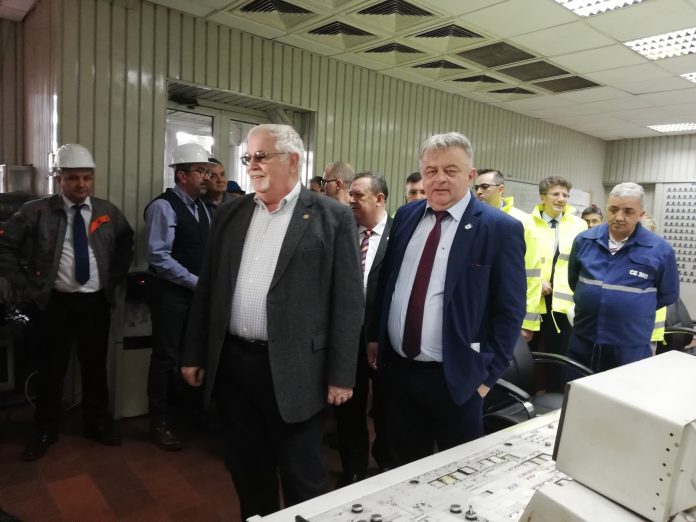 52896840_2102436546469582_3446819471035990016_n