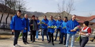 Lalele albe, din partea ALDE Gorj pentru doamnele și domnișoarele din județ