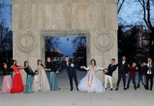 VIDEO: Nuntă cu ștaif, în Meteor, în familia lui Ninel Potîrcă! – Mirele a purtat pistol, iar mireasa a avut la gât o salbă cu 50 de cocoșei de aur