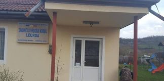 Preșcolarii Grădiniței Leurda, îngrijiți de o octogenară! Salariata IȘJ Gorj, plătită forfetar de trei decenii cu doar 400 de lei pe lună