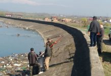 GALERIE FOTO: Acțiune de ecologizare a Jiului în zona barajului de la Vădeni