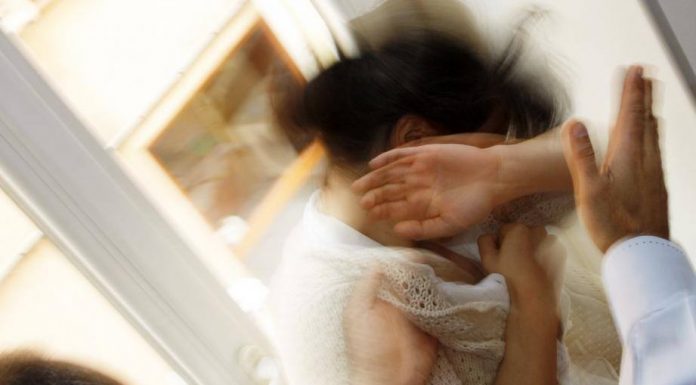 Tânără agresată de soț