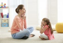 Consilierii școlari, protest cu banderole albe. „Praf aruncat în ochii noștri”