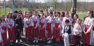 Clacă, la Biserica Pișteștii din Deal! Satul, în straie de sărbătoare, la Scoarța!