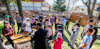 Tradiţiile gorjeneşti, expuse pentru beneficiarii Casei de tip familial din Scoarţa