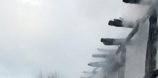 Incendiu provocat de jarul căzut din sobă