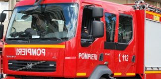 Autoutilitară distrusă de flăcări, pe Defileul Jiului