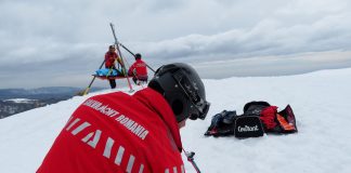 Salvamontiştii gorjeni, faţă în faţă cu turiştii din Rânca