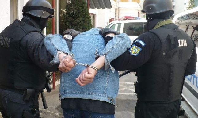 Scandal în incinta unei societăți comerciale. Un tânăr a fost reținut