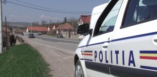 S-au ascuns în bar de frica fiului violent