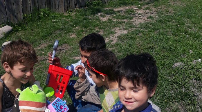 VIDEO: Bucurie imensă! Cum au reacționat patru frați din Bustuchin când au primit jucării