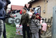 Caravana ,,Donezi o jucărie, DĂRUIEŞTI un zâmbet!” a poposit la Runcu, Peştişani şi Arcani