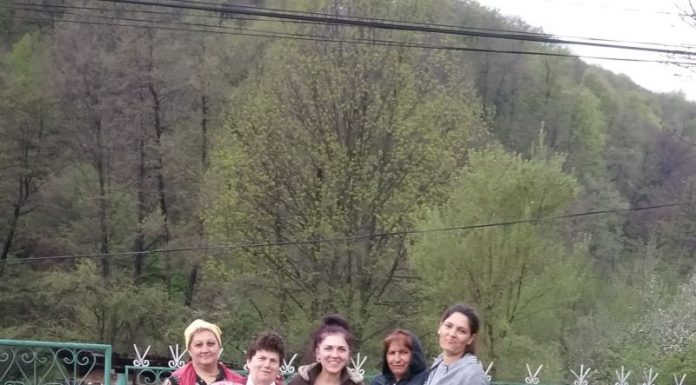 Acțiune de ecologizare a social-democratelor din Tismana, în zona bisericii din localitate