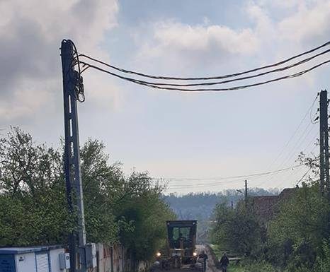 A început modernizarea ulițelor din Bobu, pe o suprafață de 1,5 km! Investiția, suportată din bugetul local