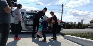 Bucurii de Paşte împărţite de „Gorjeanul” micuţilor defavorizaţi din Bălăneşti şi Drăguţeşti