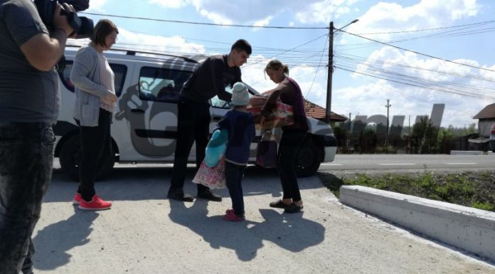 Bucurii de Paşte împărţite de „Gorjeanul” micuţilor defavorizaţi din Bălăneşti şi Drăguţeşti