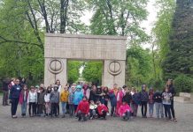 FOTO: Elevi ai unei şcoli din Bucureşti, în vizită la Târgu Jiu