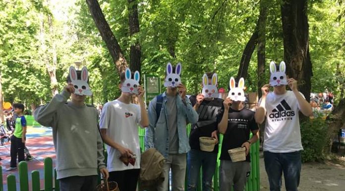 FOTO: Paștele, marcat altfel de elevii unei clase de la CNTV Târgu Jiu