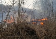 Foto! Pompierii au ajuns cu dificultate la un incendiu din Magherești!