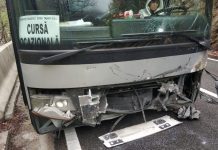 Accident pe Defileul Jiului! Un autocar cu pelerini s-a ciocnit frontal cu un Logan condus de un șofer băut