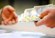 Angajați fericiți! Cine încasează prime generoase de Paște