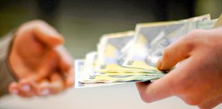 Angajați fericiți! Cine încasează prime generoase de Paște