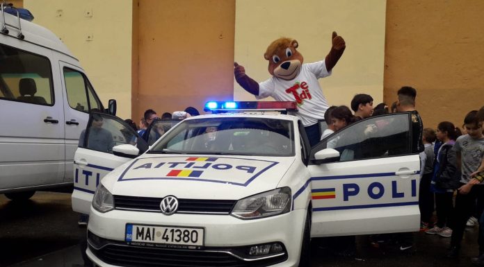 FOTO: Poliția, cu ursulețul ”Tedi” la Colegiul Tehnic Mătăsari