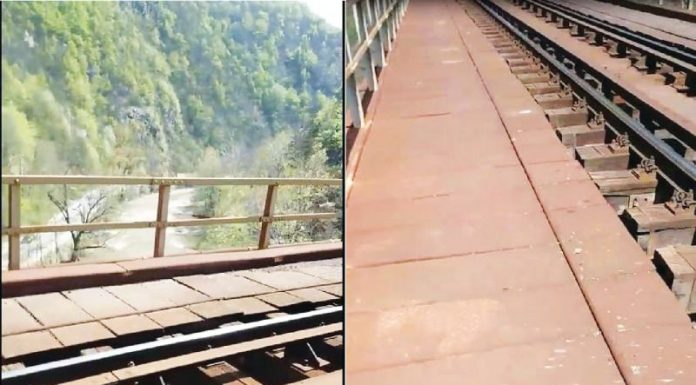 ,,Regele locomotivelor” lucrează cu oameni ,,la negru” la calea ferată de pe Defileul Jiului! Firma de casă a Companiei Naționale de Căi Ferate, în vizorul Poliției TF și a ITM!