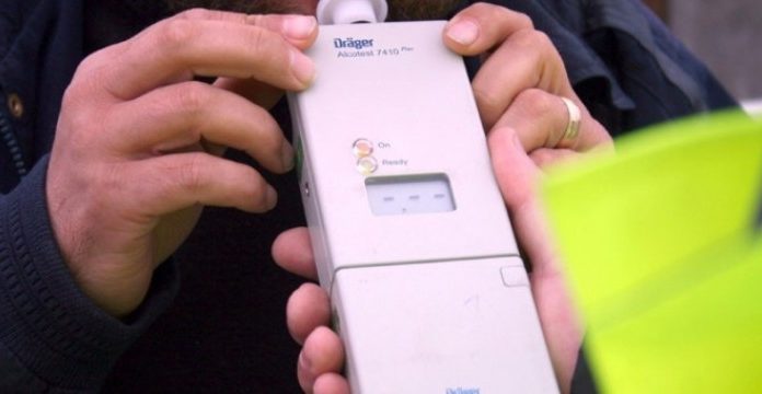 Arestat la domiciliu, după ce a fost prins la volan beat criță și fără permis