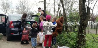 O jucărie pentru un zâmbet! – Zeci de daruri pentru copiii din Leleşti, Stăneşti şi Turcineşti