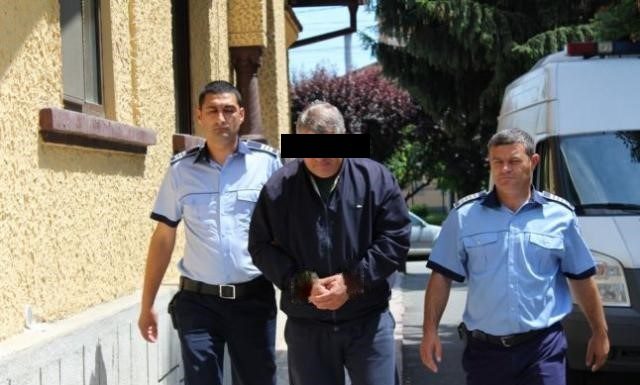Polițistul din Târgu-Jiu, acuzat de luare de mită, dus în penitenciar