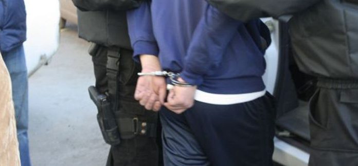 Furt la o frizerie din Motru! Doi tineri au ajuns în arest