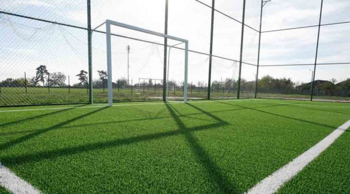 Primăria cumpără pământ pentru a face teren de sport