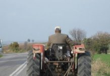 Tractorist prins beat criță la volan