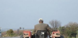 Tractorist prins beat criță la volan