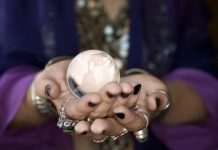 A rămas fără bijuterii, după ce a vrut să-și afle viitorul